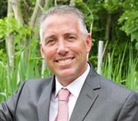 Richard J Hayes